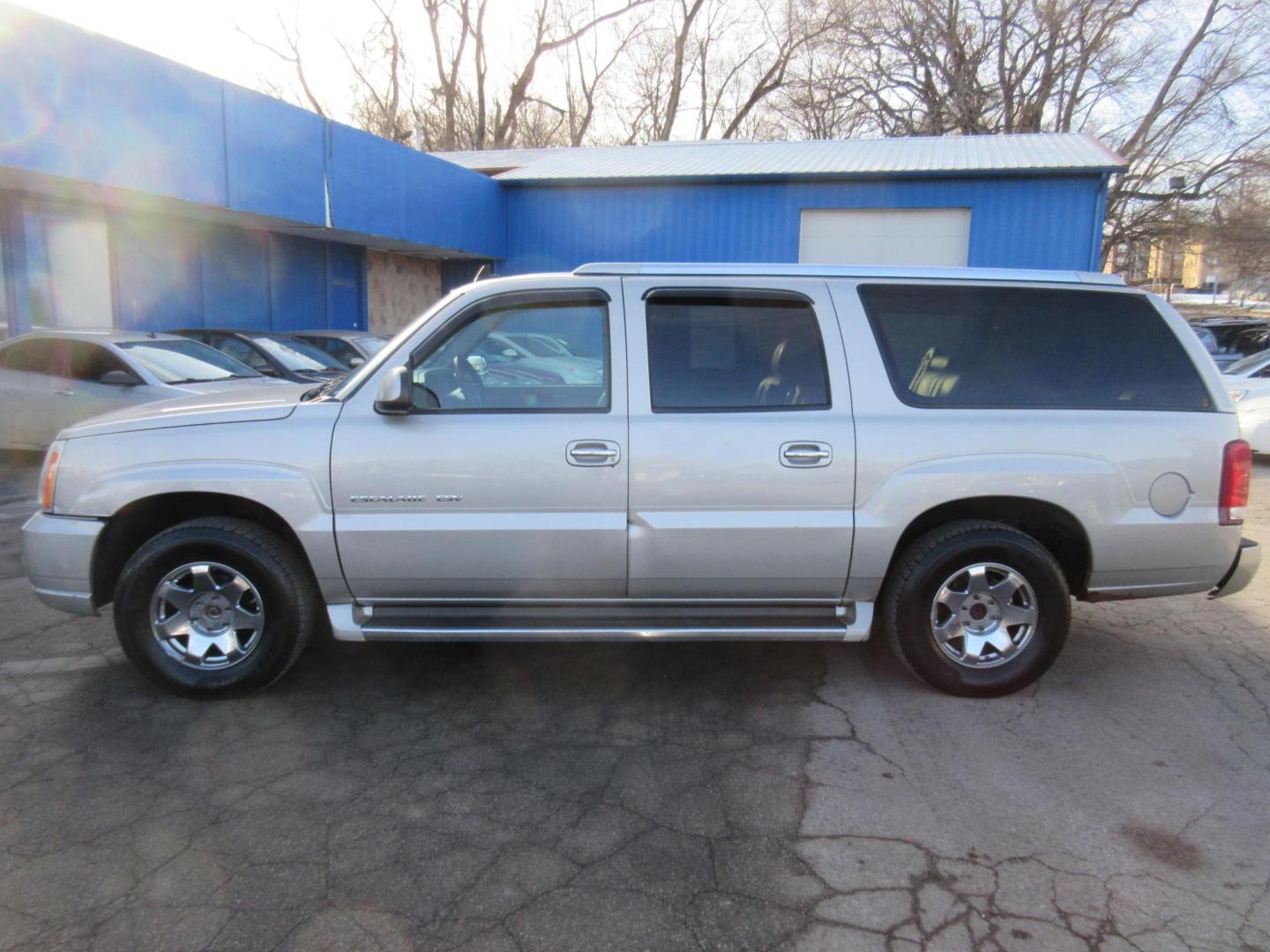 2006 Cadillac Escalade ESV (3GYFK66N56G) with an 6.0L V8 OHV 16V engine, 4-Speed Automatic Overdrive transmission, located at 1020 NW Radial Hwy, Omaha, NE, 68132, (402) 991-6503, 41.269718, -95.983231 - Photo#0