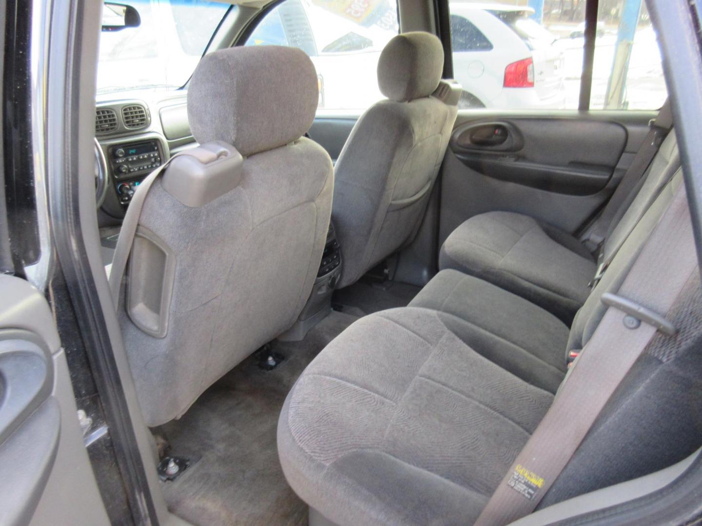 2004 Chevrolet TrailBlazer LS 4WD (1GNDT13S342) with an 4.2L L6 DOHC 24V engine, 4-Speed Automatic Overdrive transmission, located at 1020 NW Radial Hwy, Omaha, NE, 68132, (402) 991-6503, 41.269718, -95.983231 - Photo#2