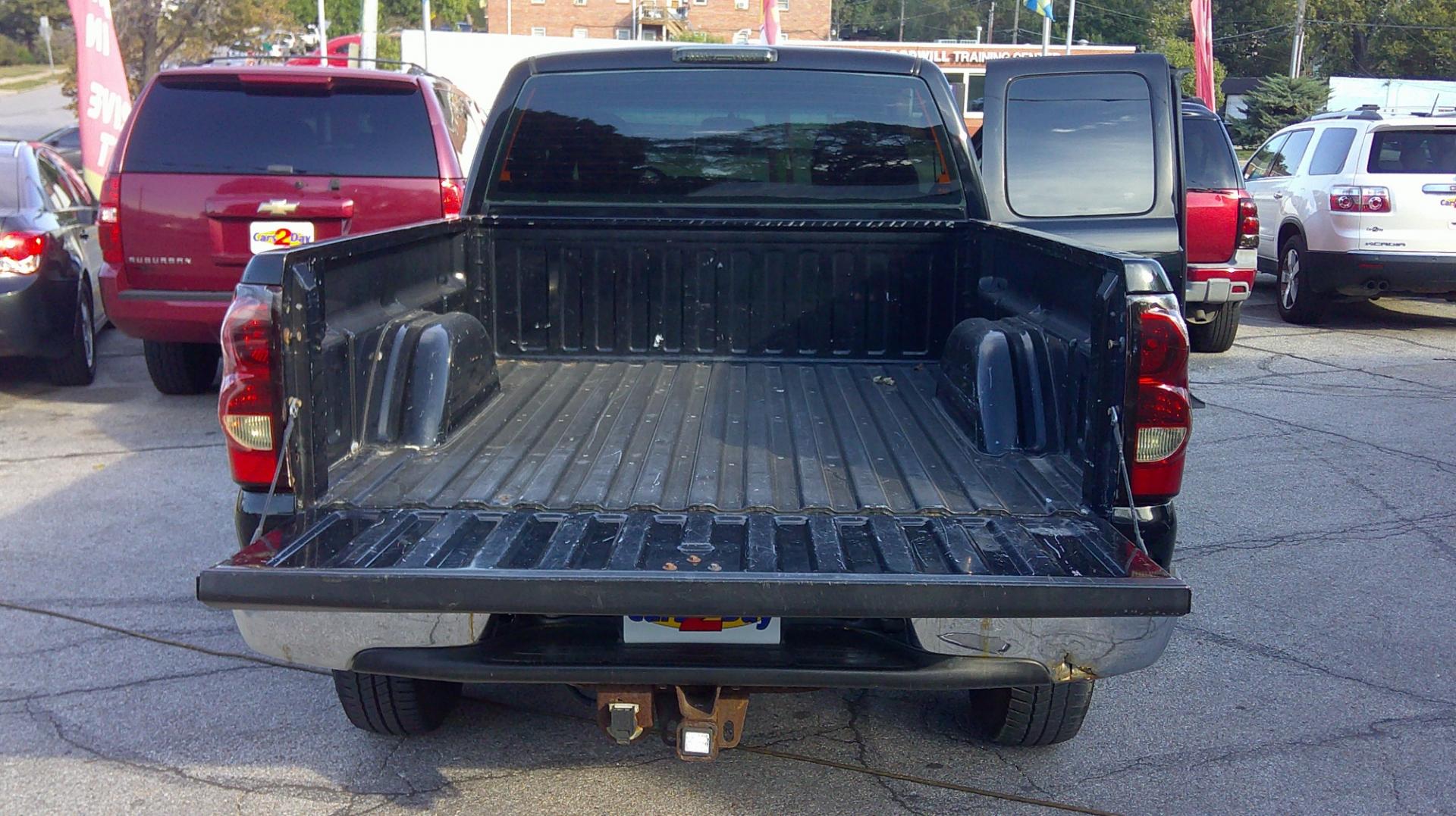 2004 Chevrolet Silverado 2500 Ext. Cab 4WD (1GCGK29U64Z) with an 6.0L V8 OHV 16V engine, 4-Speed Automatic Overdrive transmission, located at 1020 NW Radial Hwy, Omaha, NE, 68132, (402) 991-6503, 41.269718, -95.983231 - Photo#1