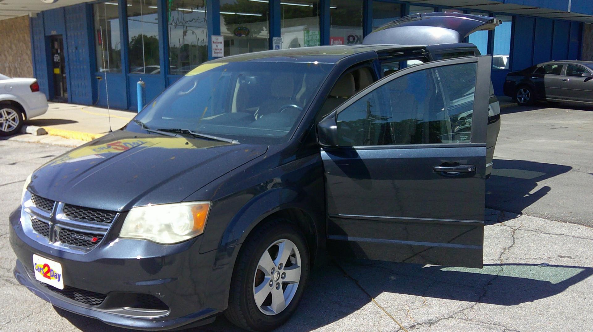 2013 Dodge Grand Caravan (2C4RDGBG7DR) , located at 1020 NW Radial Hwy, Omaha, NE, 68132, (402) 991-6503, 41.269718, -95.983231 - Photo#3