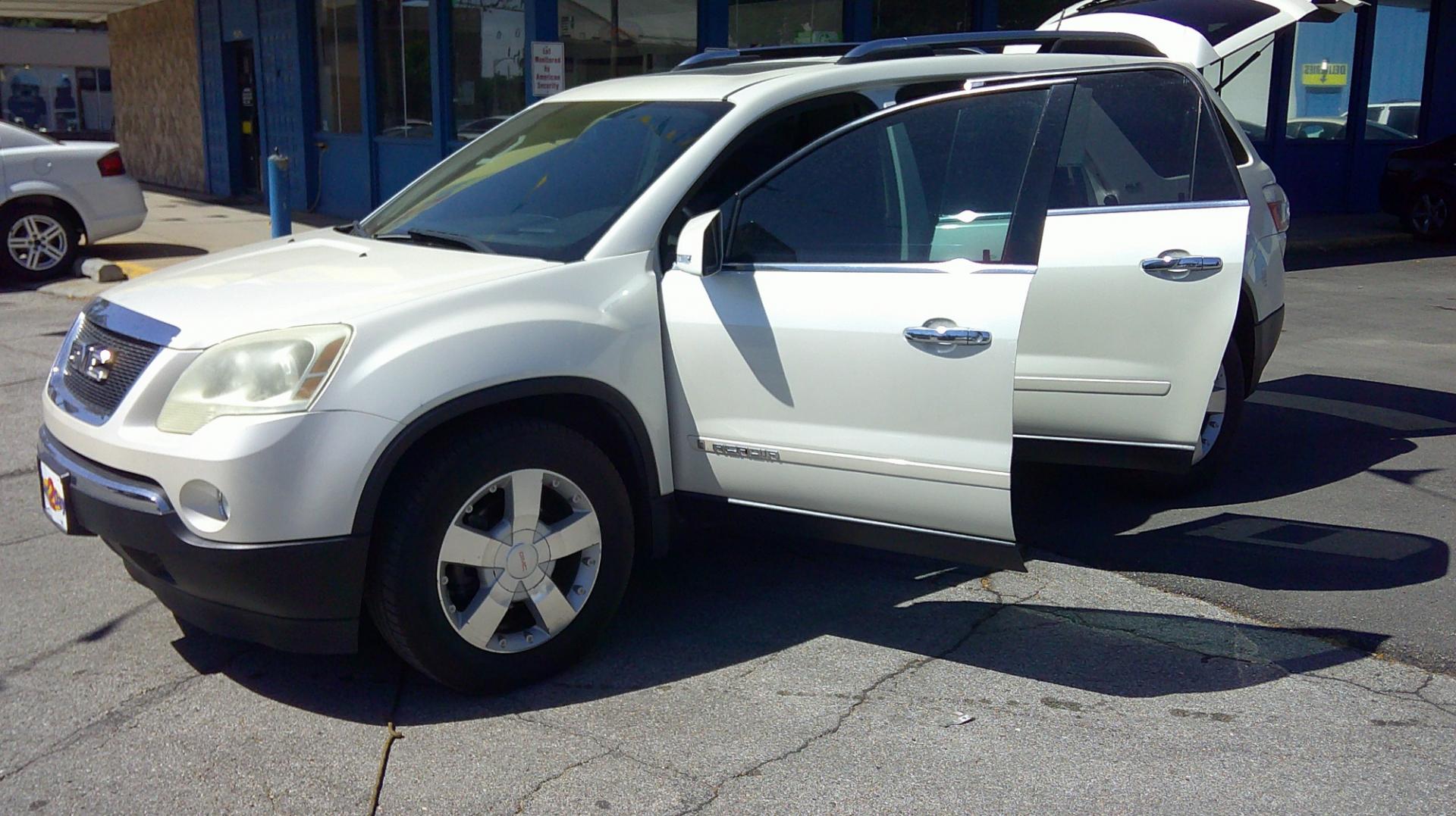 2008 GMC Acadia (1GKEV337X8J) , located at 1020 NW Radial Hwy, Omaha, NE, 68132, (402) 991-6503, 41.269718, -95.983231 - Photo#2