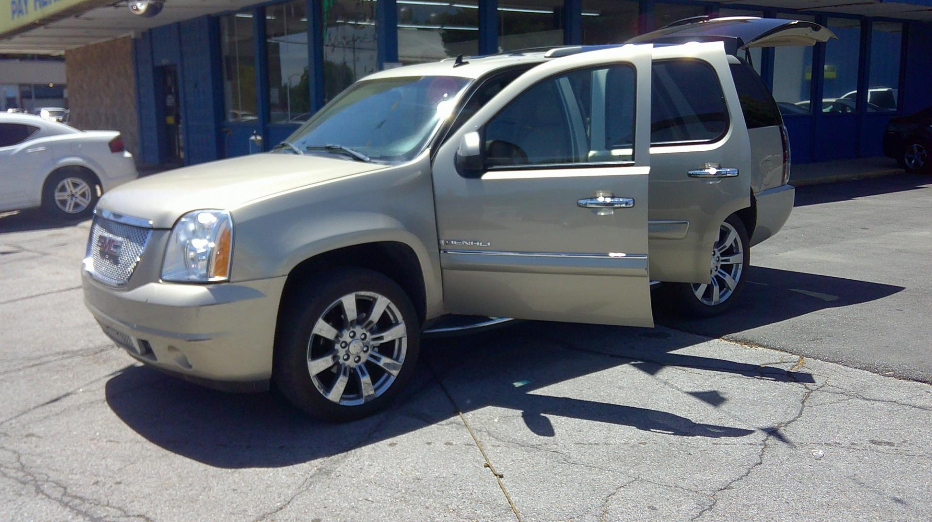 2007 GMC Yukon Denali (1GKFK63877J) , located at 1020 NW Radial Hwy, Omaha, NE, 68132, (402) 991-6503, 41.269718, -95.983231 - Photo#0