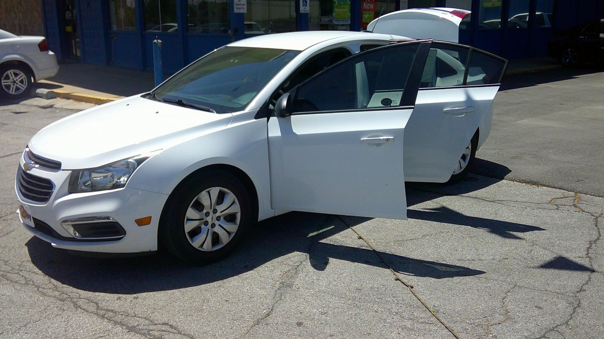 2016 Chevrolet Cruze Limited (1G1PC5SH1G7) , located at 1020 NW Radial Hwy, Omaha, NE, 68132, (402) 991-6503, 41.269718, -95.983231 - Photo#4