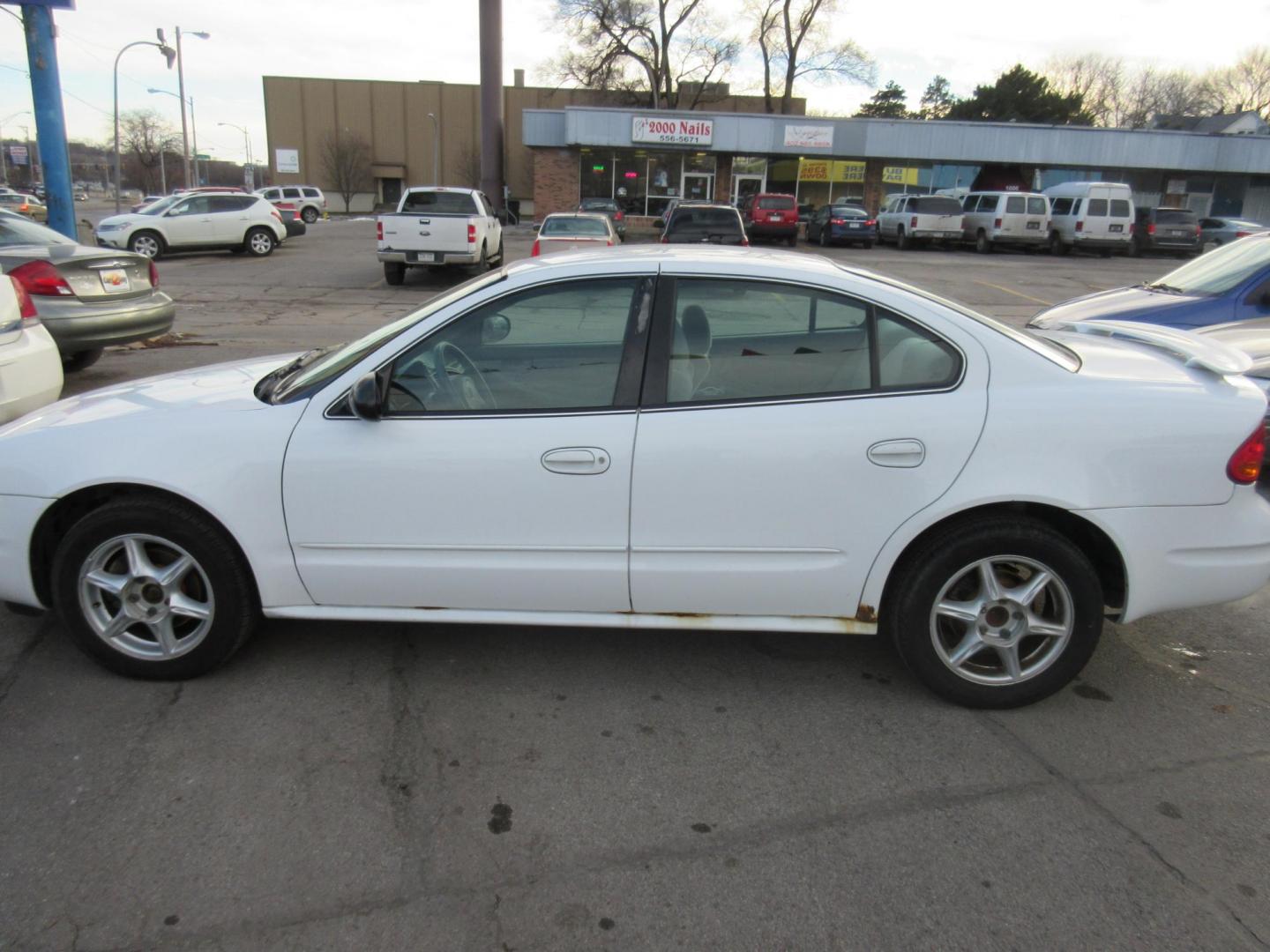 2004 Oldsmobile Alero GL1 Sedan (1G3NL52E14C) with an 3.4L V6 OHV 12V engine, 4-Speed Automatic Overdrive transmission, located at 1020 NW Radial Hwy, Omaha, NE, 68132, (402) 991-6503, 41.269718, -95.983231 - Photo#0