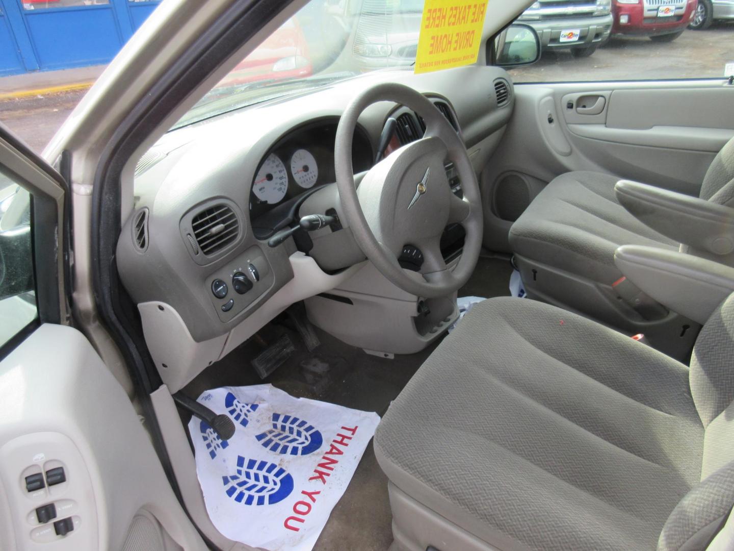 2005 Chrysler Town and Country LX (1C4GP45R85B) with an 3.3L V6 OHV 12V engine, 4-Speed Automatic Overdrive transmission, located at 1020 NW Radial Hwy, Omaha, NE, 68132, (402) 991-6503, 41.269718, -95.983231 - Photo#1