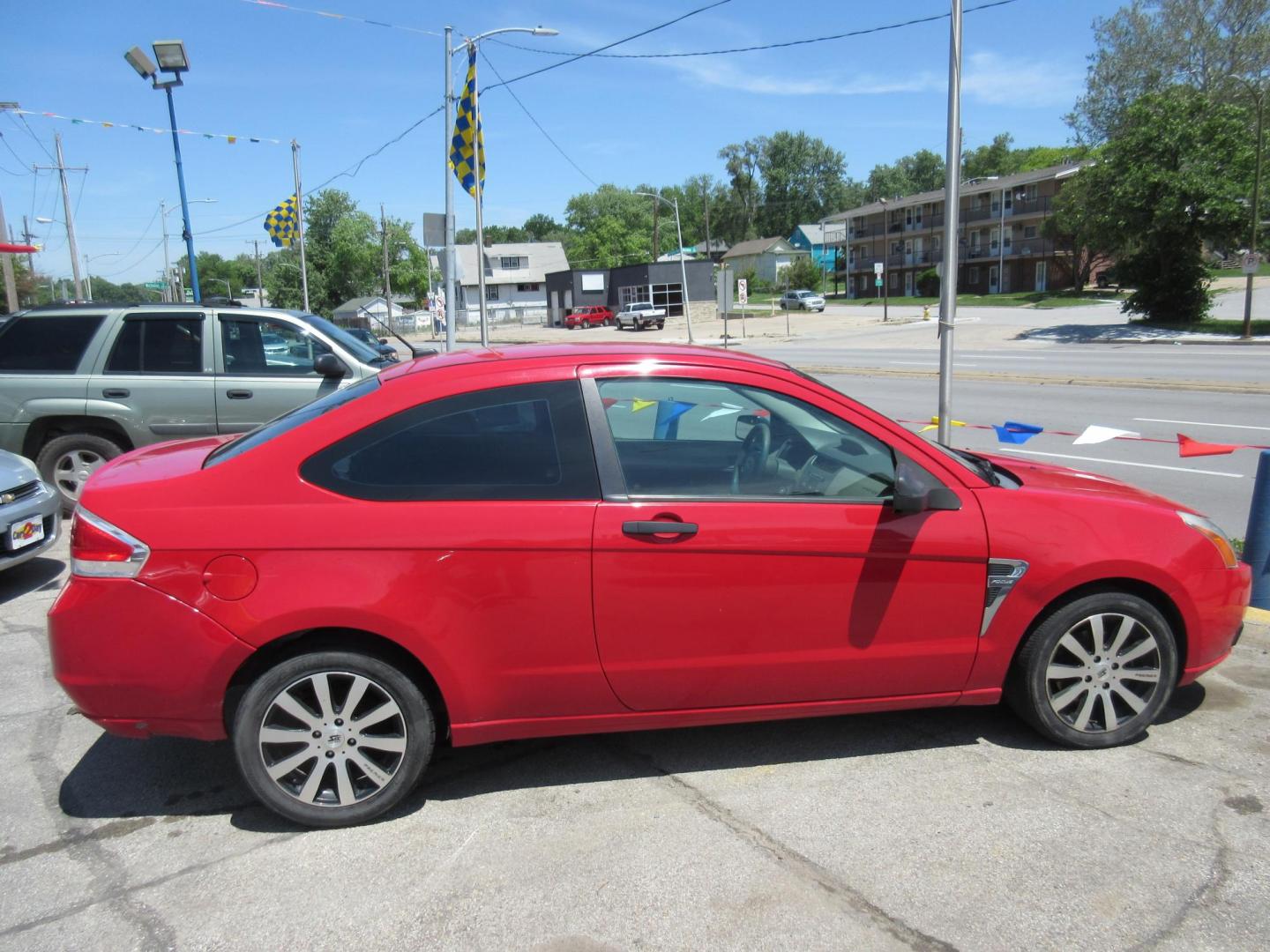 2008 Ford Focus SES Coupe (1FAHP33N18W) with an 2.0L L4 DOHC 16V engine, located at 1020 NW Radial Hwy, Omaha, NE, 68132, (402) 991-6503, 41.269718, -95.983231 - Photo#2