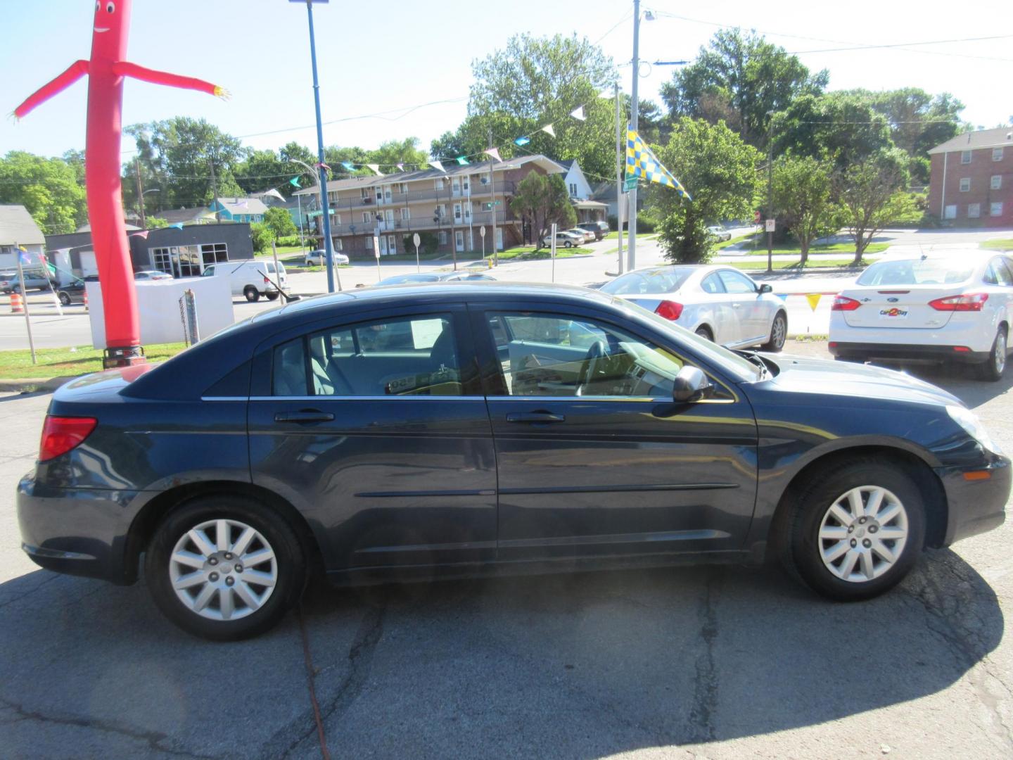 2008 Chrysler Sebring Sedan LX (1C3LC46K78N) with an 2.4L L4 DOHC 16V engine, 4-Speed Automatic Overdrive transmission, located at 1020 NW Radial Hwy, Omaha, NE, 68132, (402) 991-6503, 41.269718, -95.983231 - Photo#3